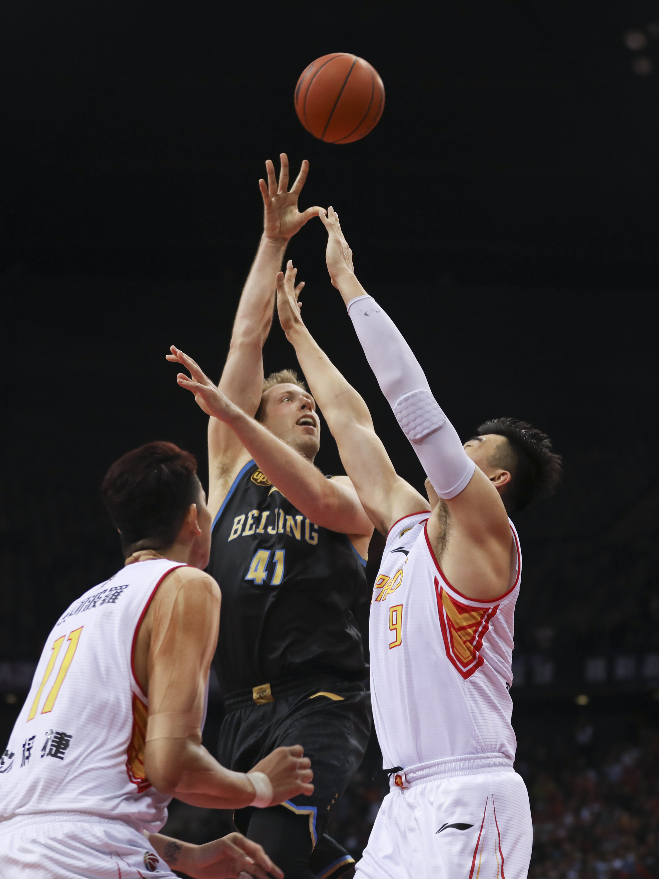 再借对手盯 再借对手盯